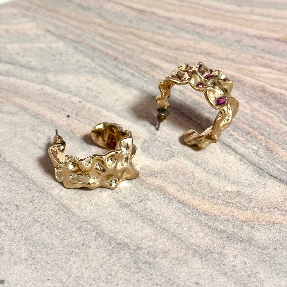 ☀️ 3/$20 Bold Brass Gold Statement Hoop Earrings